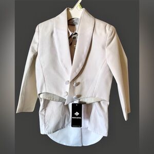 New white and silver boy 5 piece Tuxedo suit size 3 years baptism or wedding